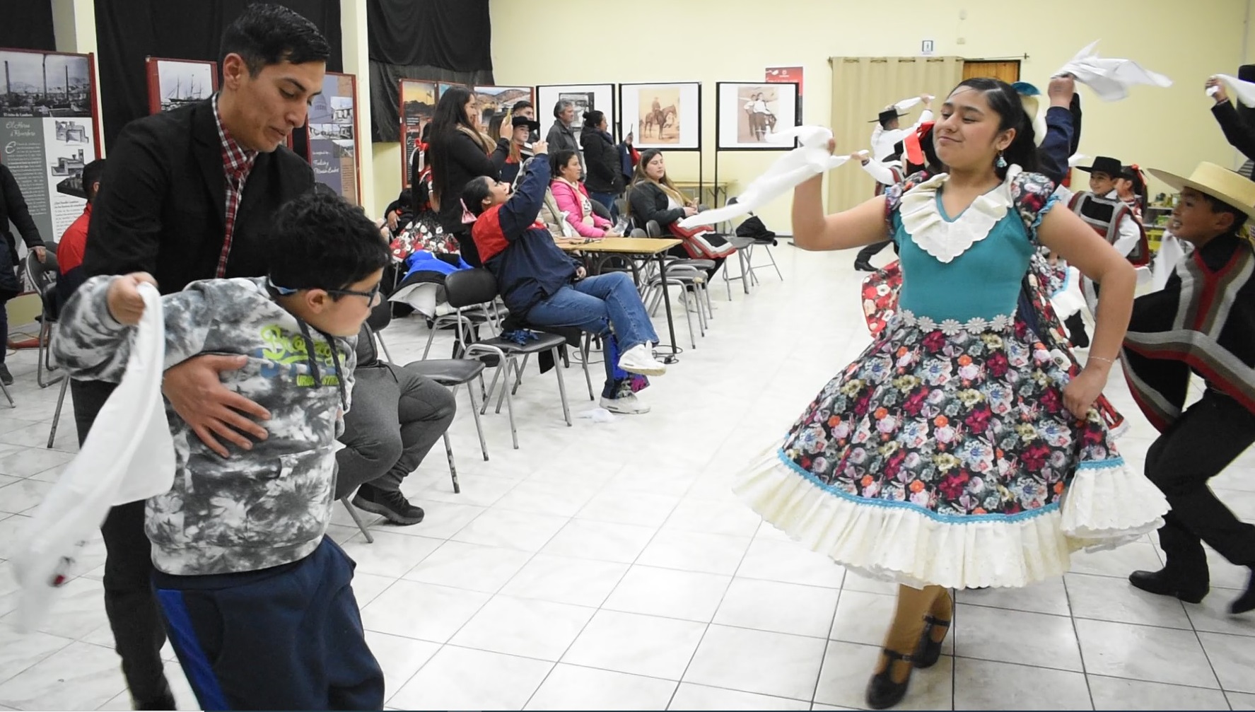 Historia de Carlitos conmueve en antesala  de Fiestas Patrias por amor a la cueca